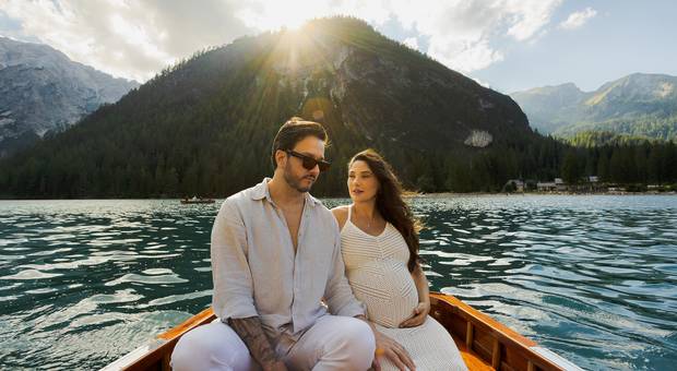 Gestante de Nathalia & Leonardo - Lago di Braies nas Dolomitas