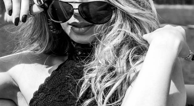 Ensaio Feminino. de    VANESSA ANACLETO