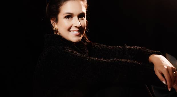 Estúdio de Retratos em Estúdio: Ensaio Leve e Natural com a Alana