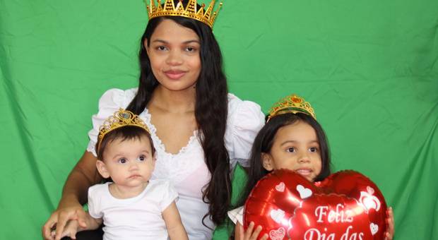 Ensaios  de Coração de mãe, abraço de filha.