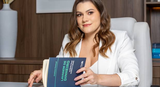 Corporativo de Cristiane Peinhopf