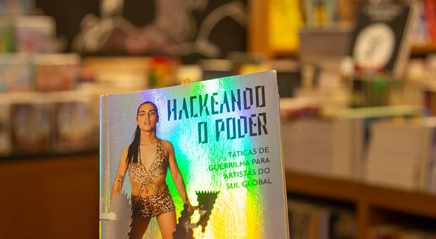 REDE NAMI de Lançamento do Livro Hackeando o Poder: Táticas de Guerrilha para artistas do Sul global  pela Editora Cobogó que aconteceu na Livraria Blooks