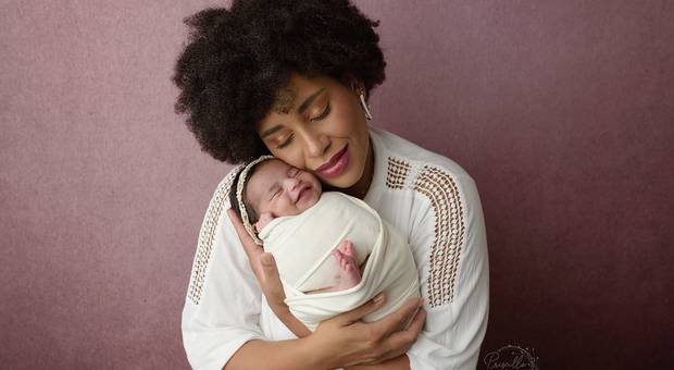 Newborn de Newborn mamãe e bebê