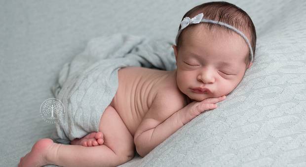 Newborn de O ensaio newborn da Helena foi maravilhoso