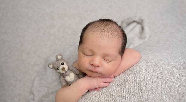 Newborn de Ensaio Newborn: A Memória Preciosa dos Dias Que Não Voltam Mais