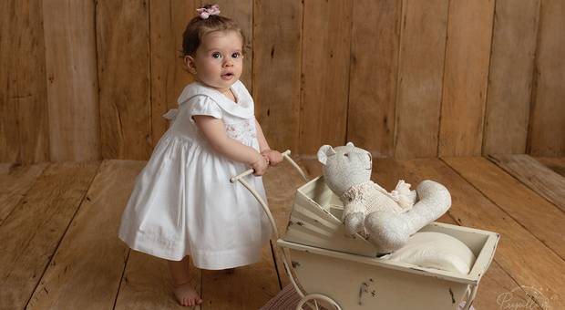 Crescidinhos de Bebê fofa no ensaio de acompanhamento - Crescidinhos