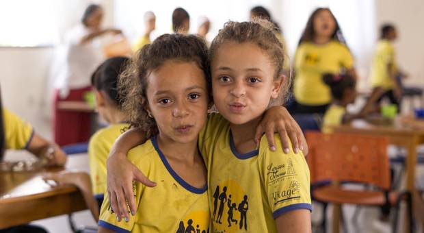 Corporativos de Unindo Forças pela Nova Geração Brasil: Um Vídeo para Inspirar Mudanças