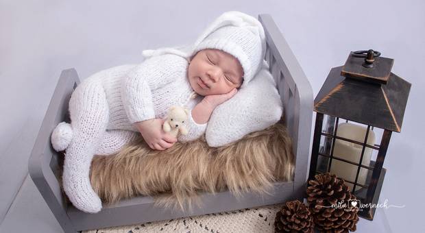 Newborn de Primeiros dias do pequeno enry