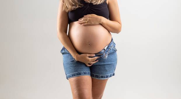 Gestante Estúdio de ENSAIO GESTANTE COM MAMÃE MAYARA
