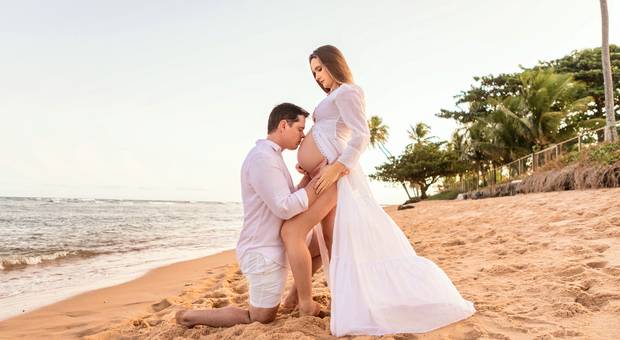 Gestante Externo de ENSAIO GESTANTE COM MAMÃE IANA