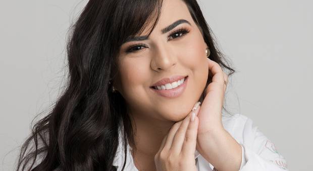 Ensaio corporativo de Raíssa Alves, enfermeira obstetra