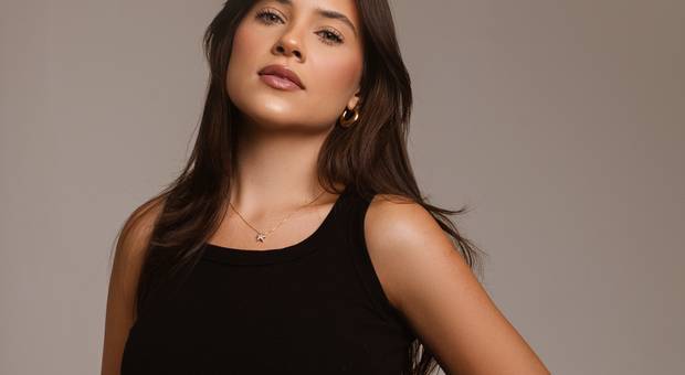 Feminino de Clara Diniz