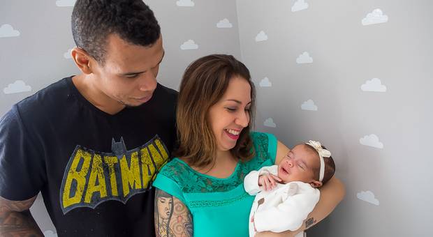 Gestante e família de Primeiro mês com Maria Fernanda