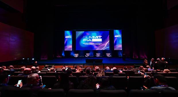 Serviço Fotográfico  de SUMMIT - 2025 - FIA