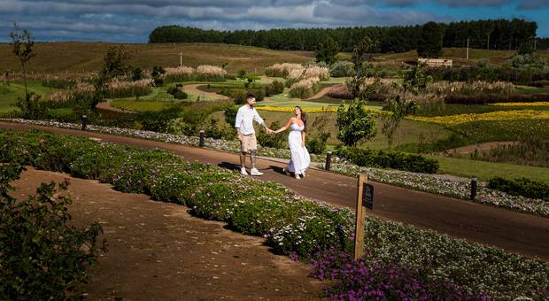 Pré Casamento de Ensaio Pré Casamento no Mátria Parque de Flores | Maiura e Maurício 