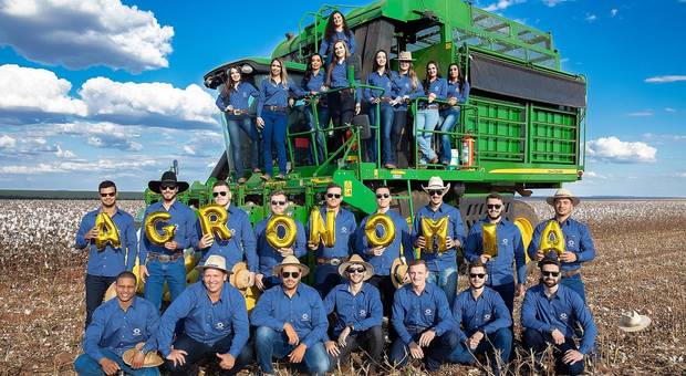 Sessão Fotográfica de FORMATURA AGRONOMIA CARLA GATTI