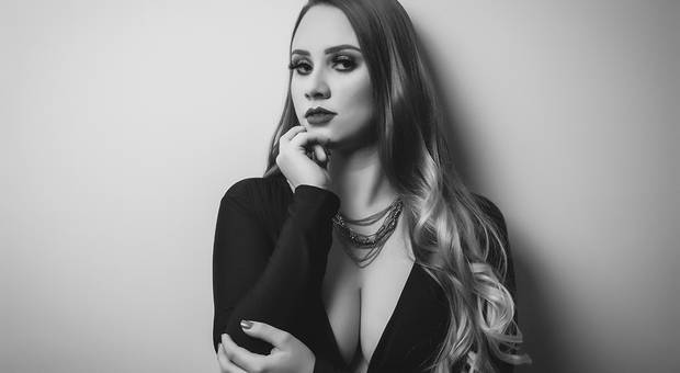 Feminino de Ana Claudia Pascoalotto