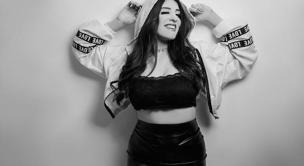 Feminino de Isadora Cenatti 