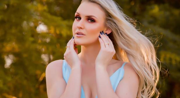 Feminino de Daniela Cachoeira