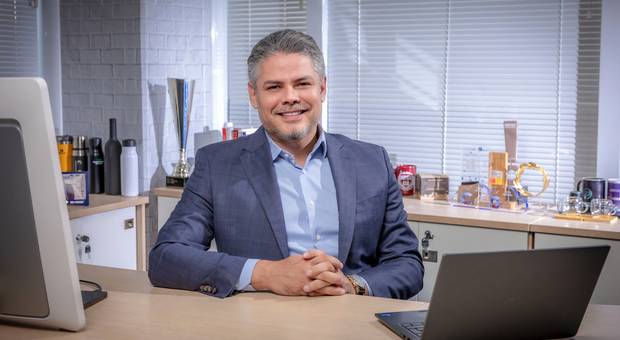 RETRATOS de FLAVIO MORAES - EXECUTIVO