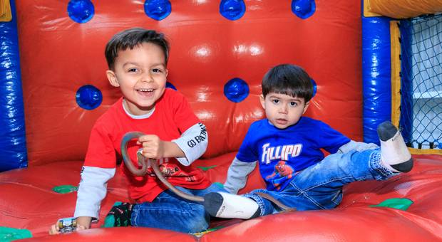 Infantil de Pietro 4 anos e Filippo 2 Anos