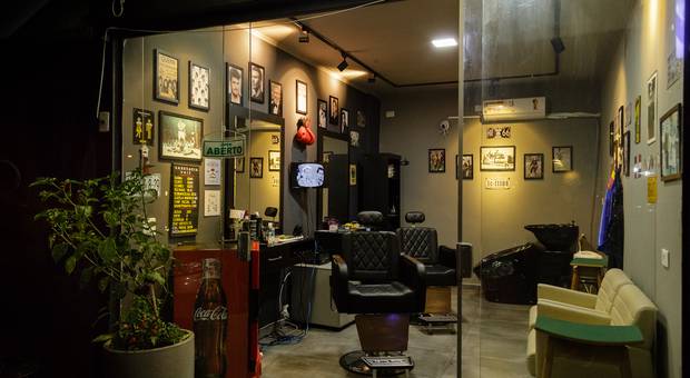 Corporativo de Barbearia Raiz