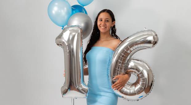 Feminino de Isis - 16 anos