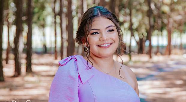 PRÉ DEBUTANTE de ANA CAROLINA