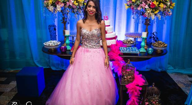 DEBUTANTE de BRUNA ABRANTES