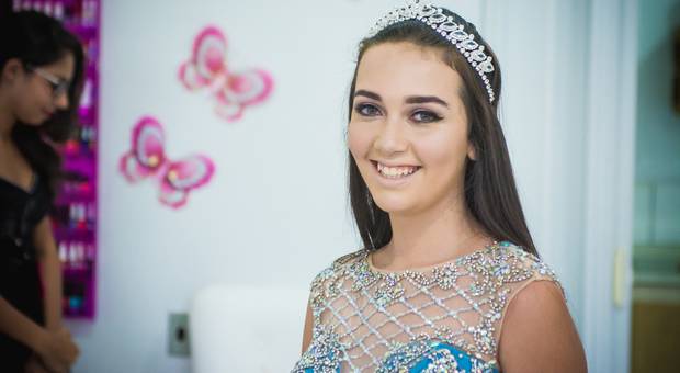 DEBUTANTE de JENIFER CRUZ