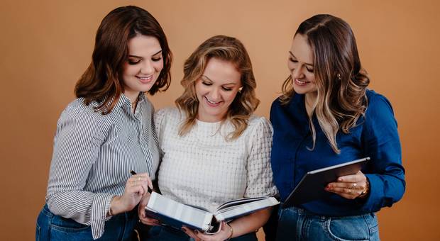 Feminino de Facin & Savaris Advocacia