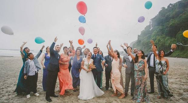 CASAMENTO de CASAMENTO NA PRAIA DE CAMBURI | MARY & JAPA