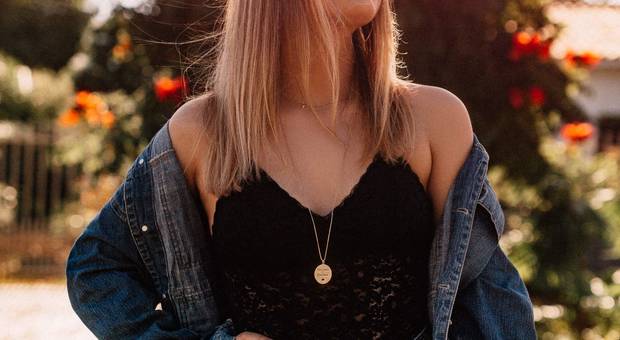 Ensaio femenino de Henza Rafaela