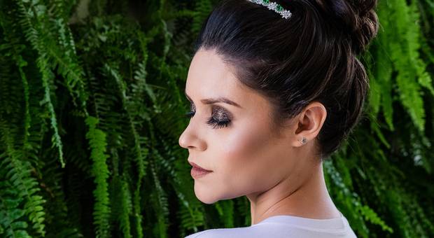 Editorial de Café com Flores e Robson Cabral