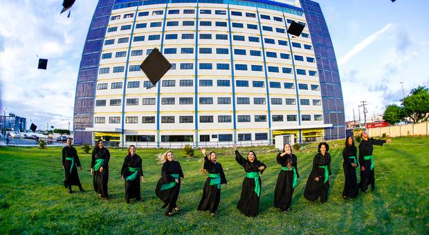 ENSAIO FOTOGRÁFICO de Ensaio Fotográfico FISIOTERAPIA UNISSAU 2020-1