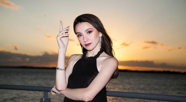 Ensaios Fotográficos de Book pré 15 anos da Alana Roncatto