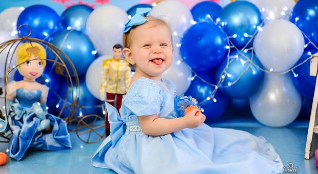 SMASH THE CAKE de SMASH THE CAKE ELISA - CINDERELA