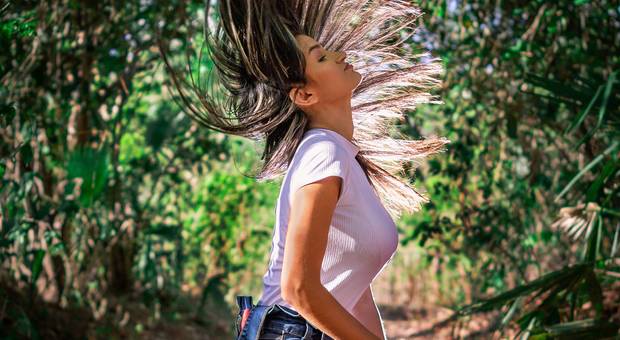 Ensaio Externo de Karolina no Jardim quase secreto