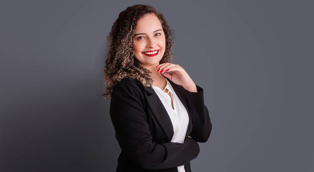 |PROFISSIONAL| de Ensaio Raciele - Advogada