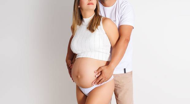 Ensaio gestante estudio de Doce espera por Marina.