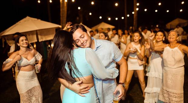 Na Praia de Izabel & Romero - Luau