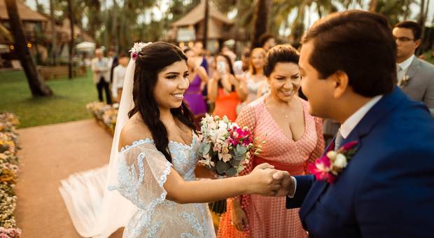 Na Praia de Izabel & Romero - Casamento