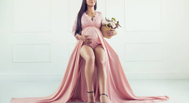 Figurinos Gestante de Body rendando rose com saia