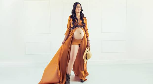 Figurinos Gestante de Vestido Mostarda