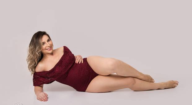 Figurinos Gestante de Body Marsala