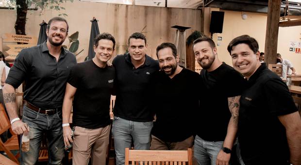 Corporativo de CONFRATERNIZAÇÃO FINAL DE ANO- MARMARA