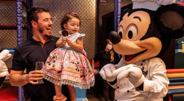 INFANTIL de FESTA NO BUFFET MAISON ROYALLE | TEMA MInNIE CONFEITEIRA 