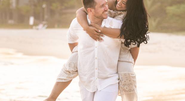 ENSAIO DE CASAL de ENSAIO DE CASAL NA PRAIA DE SÃO PEDRO, GUARUJÁ-SP