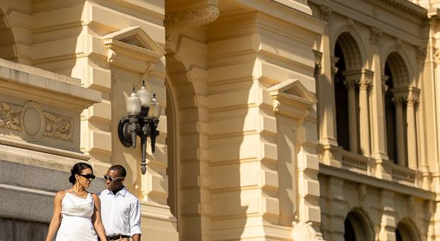 ENSAIO DE CASAL de ENSAIO PRE WEDDING NO MUSEU DO IPIRANGA-SP