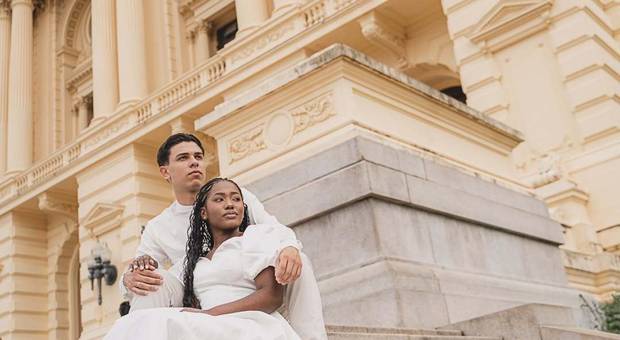 ENSAIO DE CASAL de ENSAIO PRE CASAMENTO NO MUSEU DO IPIRANGA-SP